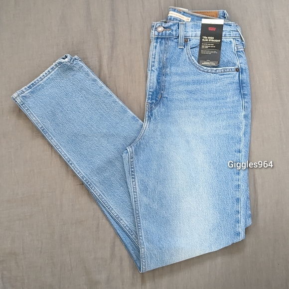 Levi's 70s Straight Leg Jeans in Light Her Up - Picture 1 of 9